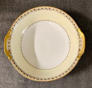 Vintage Meito China MEI118 Oval Vegetable Bowl Cream Red Flowers Gold Trim 9.5"